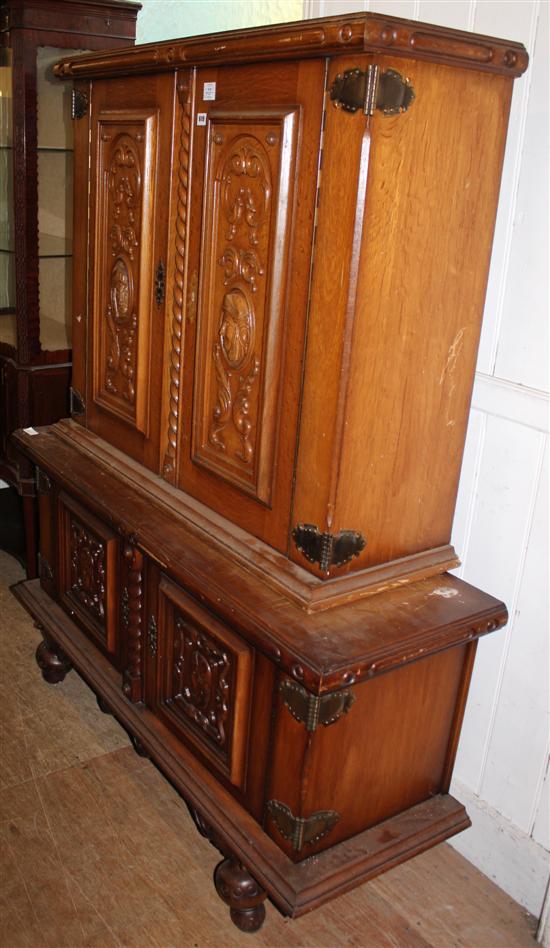 Flemish carved oak cabinet(-)